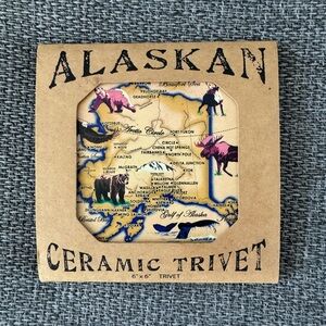 NWT Alaskan Ceramic Trivet 6x6 in packaging home decor hang wall gift